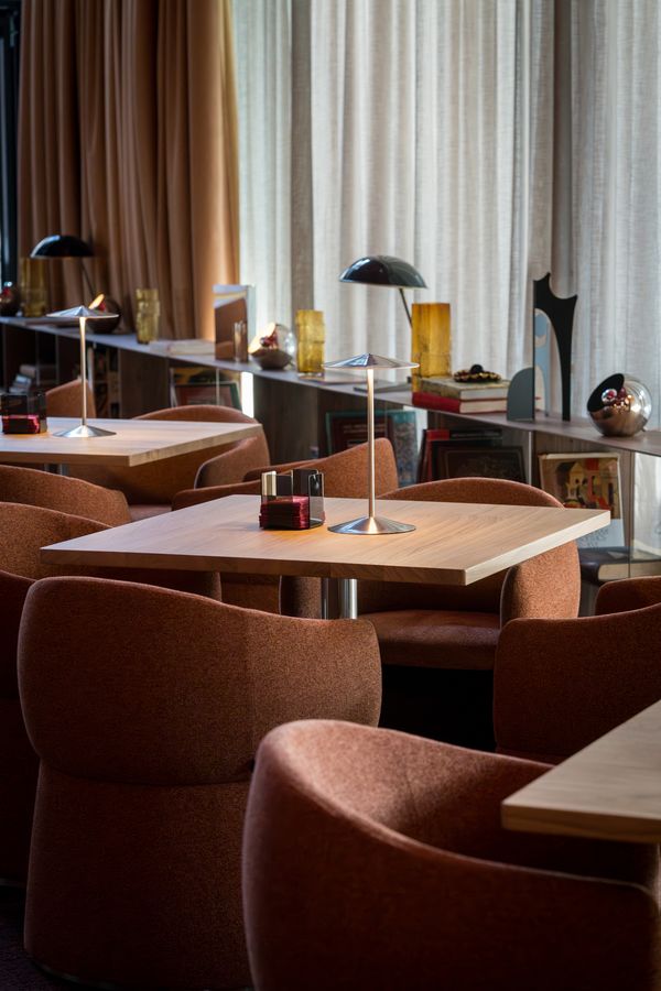 El comedor preparado a mediodía
