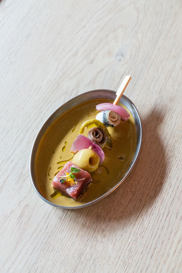 Gilda de encurtidos con anchoa, boquerón y atún
