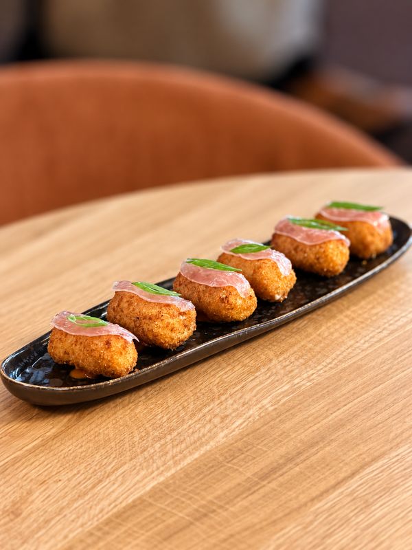 Croquetas de jamón ibérico con velo de papada