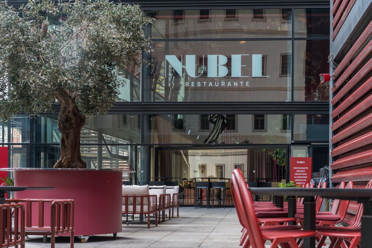 La entrada de NUBEL desde la terraza del Museo Reina Sofía